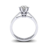 Gabriano Lily 6 tırnaklı tektaş yüzük; GIA-HRD sertifikalı yuvarlak pırlanta ve beyaz altın montürün yandan görünüşü